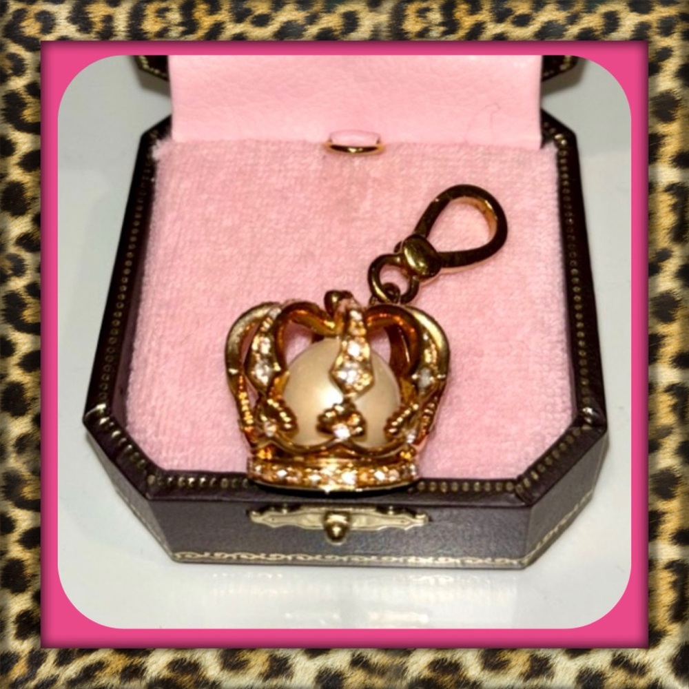 👑✅PRICE FIRM✅ Juicy Couture Gold Faux Pearl Crown Keychain